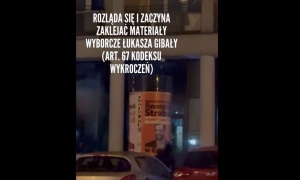 Sygnał z Krakowa: Niszczone są plakaty Łukasza Gibały. Sprawcę przyłapano na gorącym uczynku