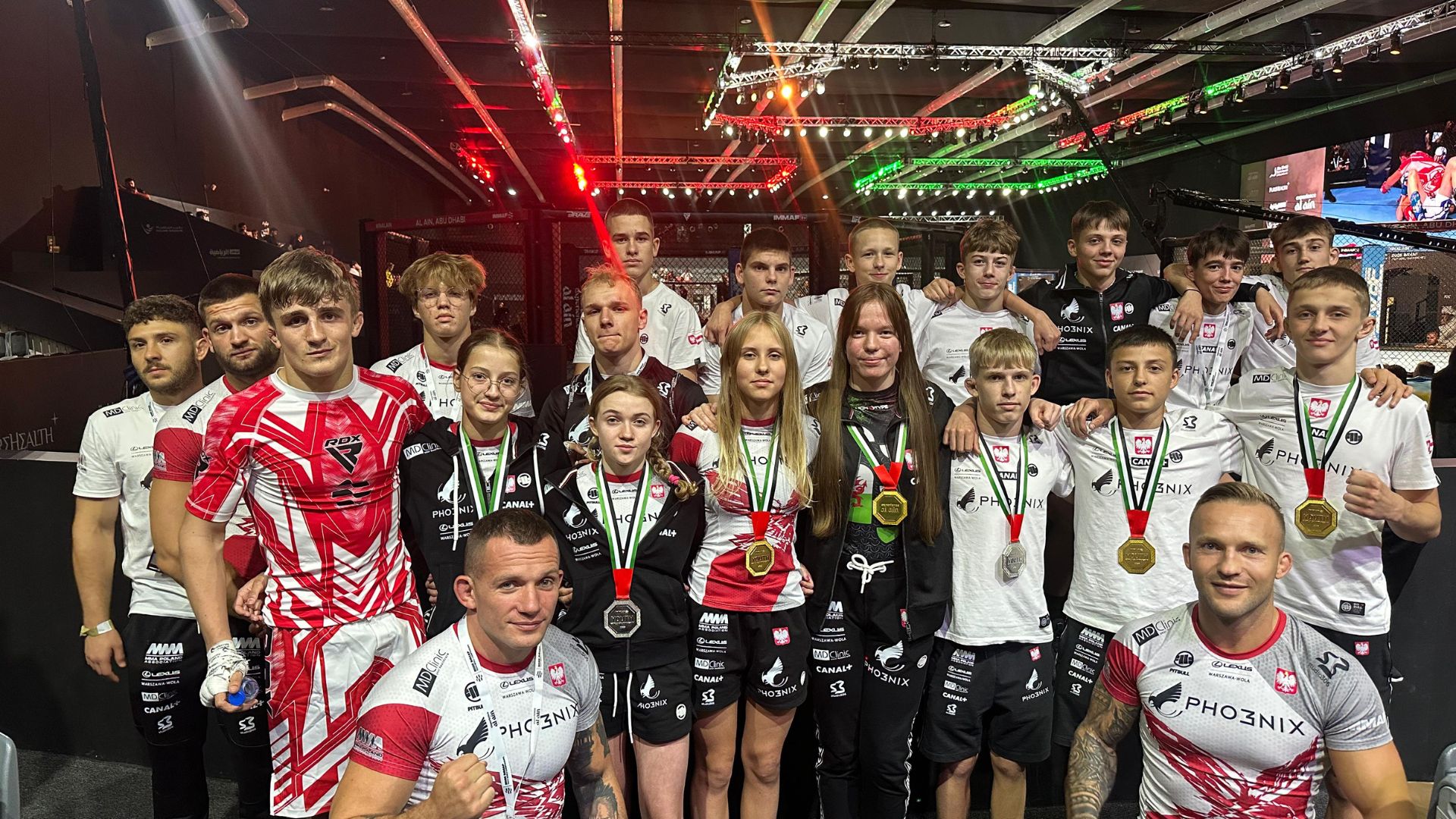 Młodzieżowa kadra Polski MMA, powołana przez Stowarzyszenie MMA Polska, wróciła do kraju ze Zjednoczonych Emiratów Arabskich, w których odbywały się Młodzieżowe Mistrzostwa Świata IMMAF 2025