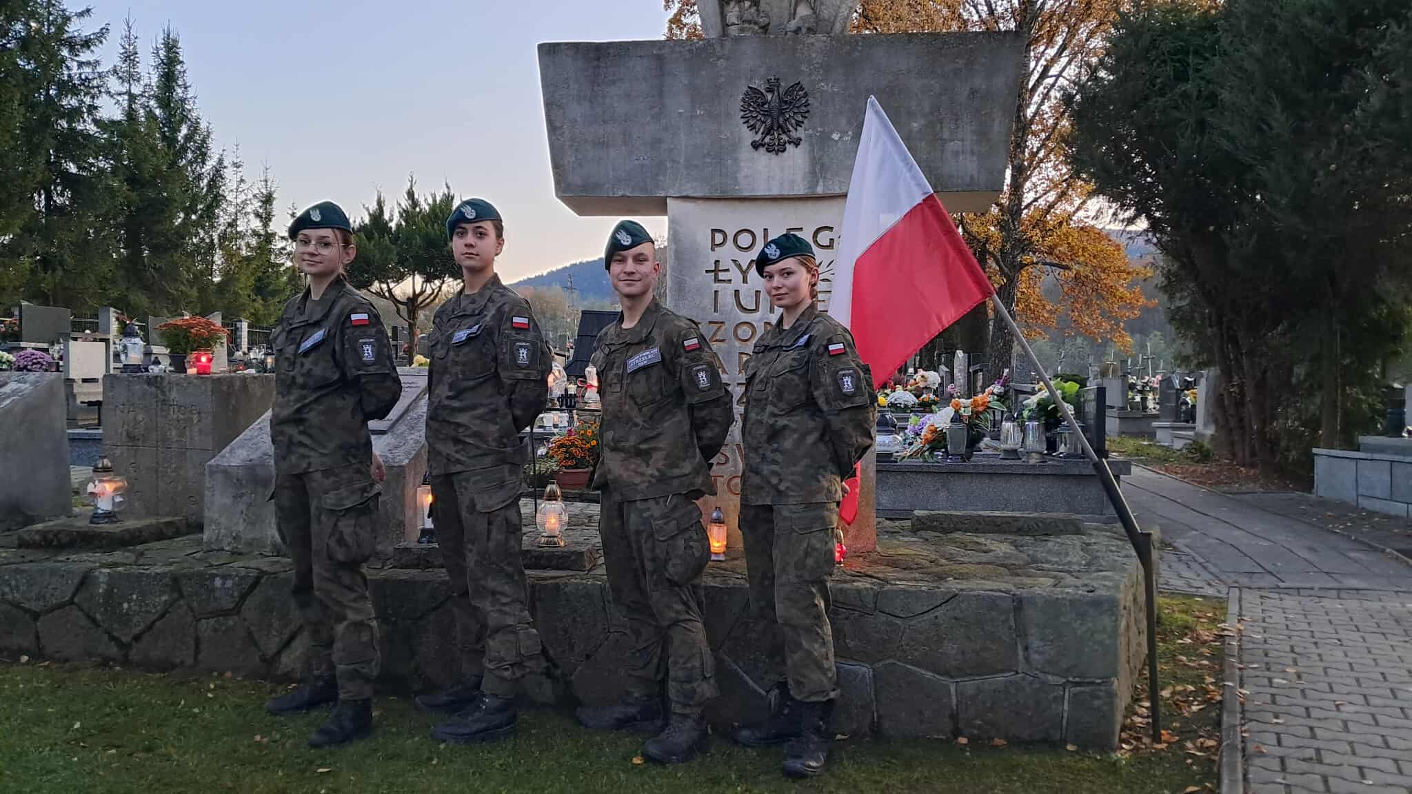 Tymbarscy Strzelcy na cmentarzu parafialnym w Tymbarku