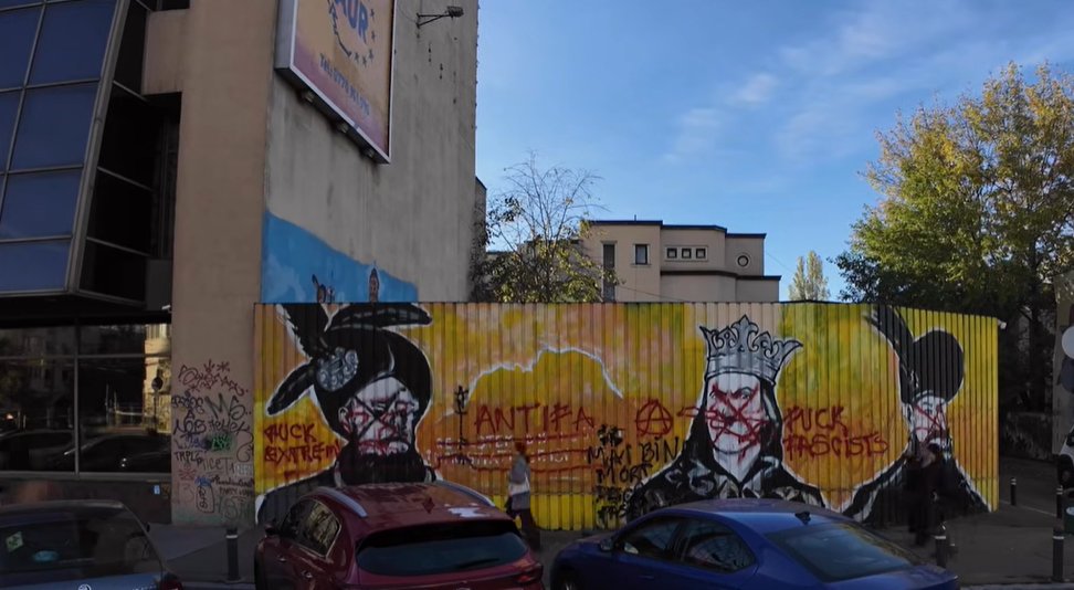 terroryści z Antify w akcie wandalizmu na siedzibie AUR