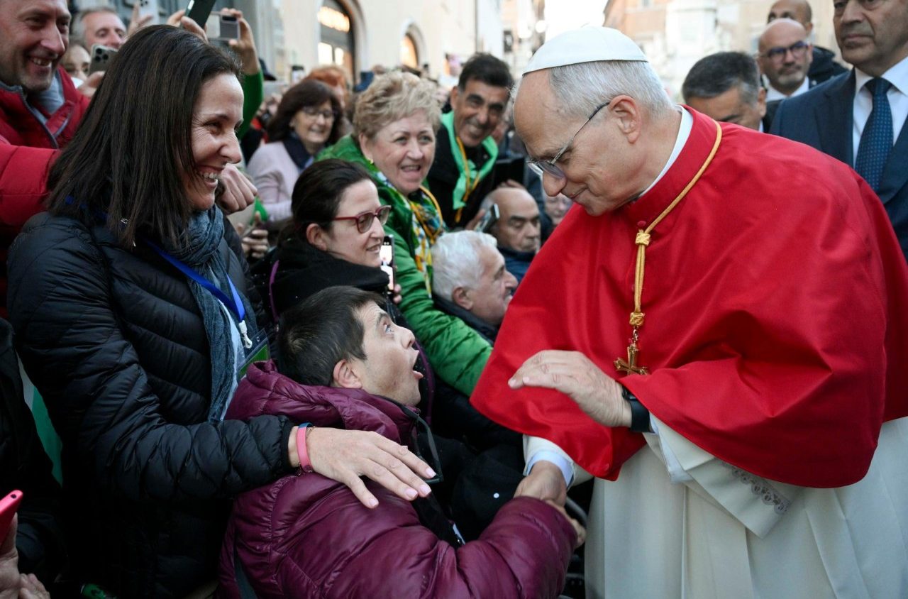 Papież Leon XIV w rzymskich parafiach przed Wielkanocą