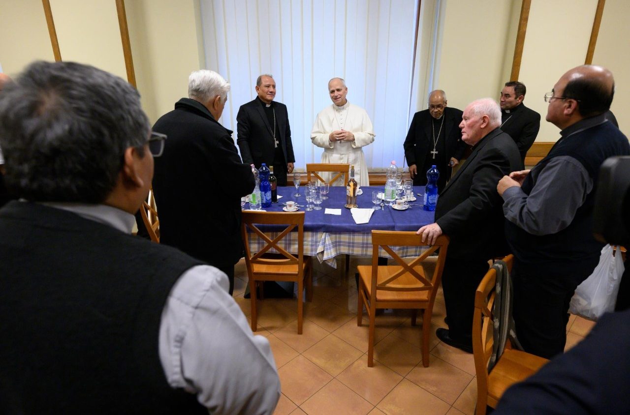 Wspólny obiad papieża z biskupami Peru