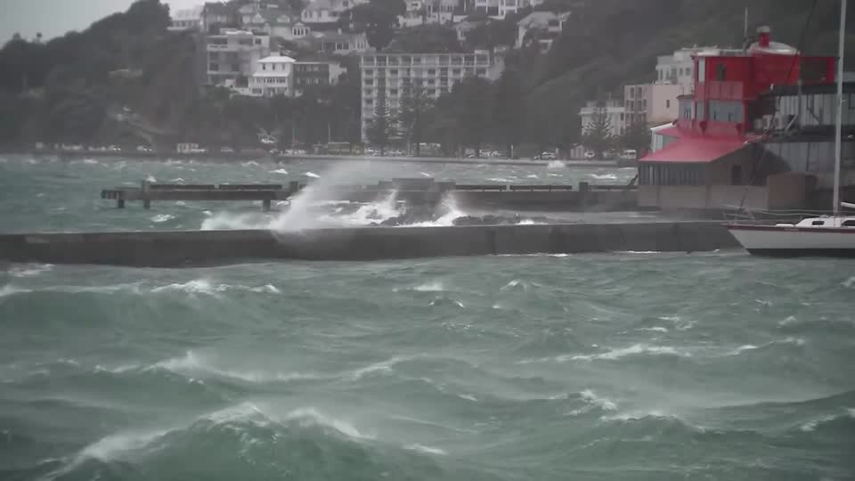 burza u wybrzeża Nowej Zelandii