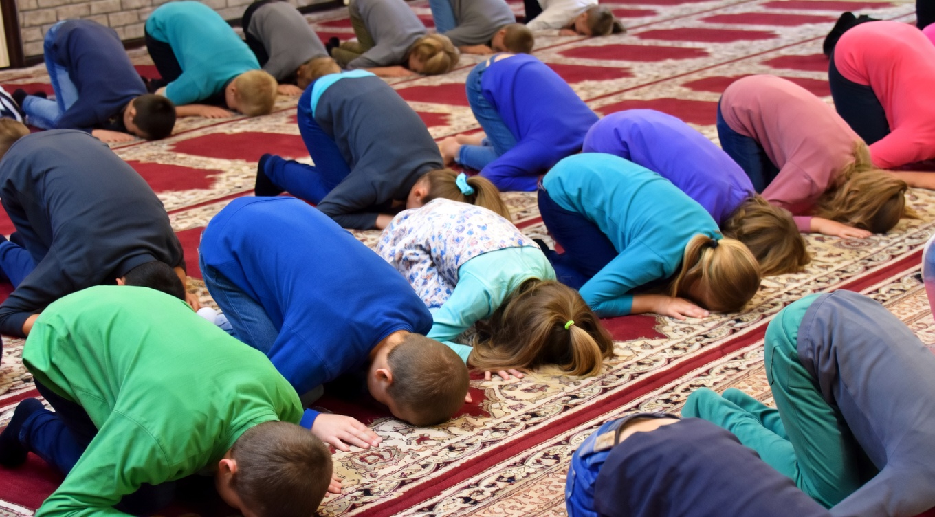 angielskie dzieci zmuszone do praktykowania Islamu