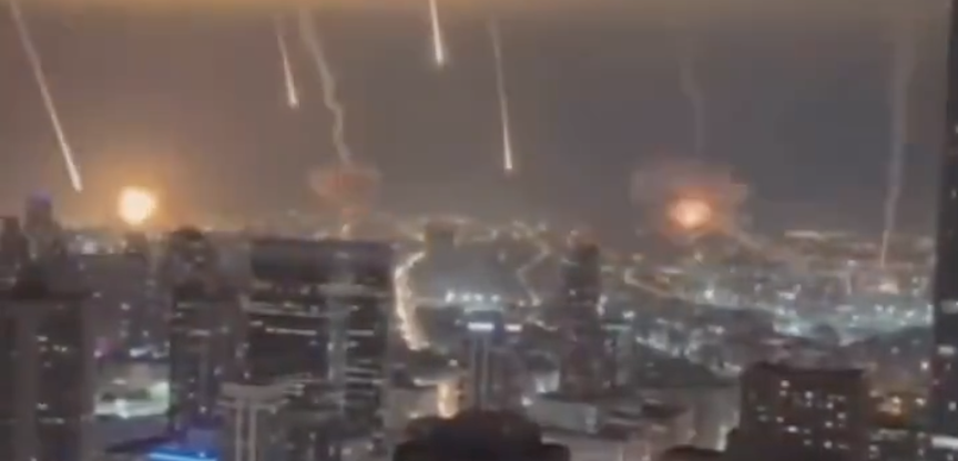 Iran uderzył w Tel Awiw amunicją kasetową