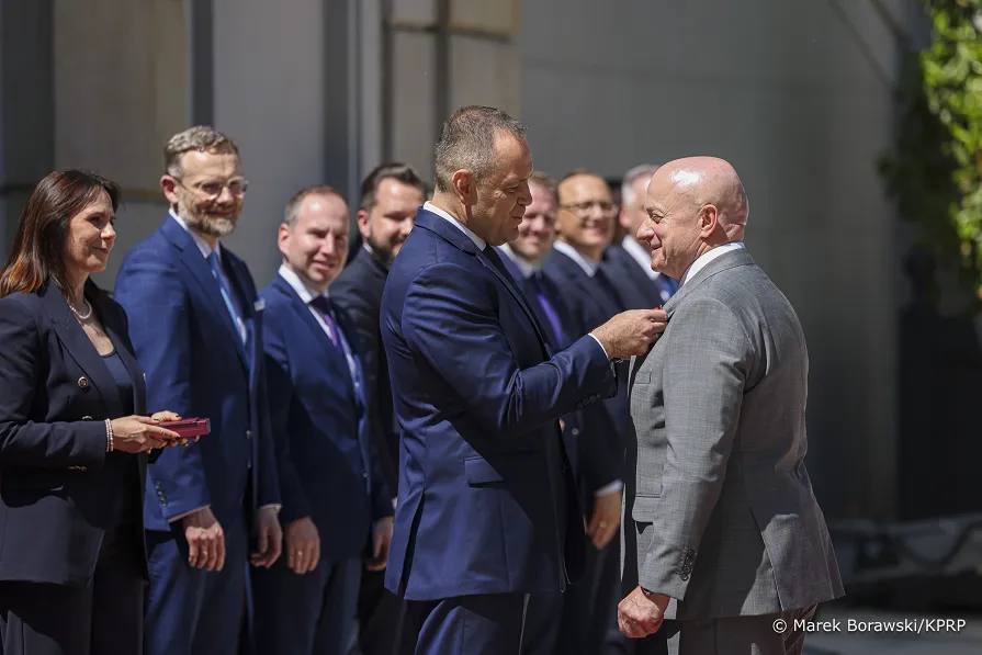 Karol Nawrocki wręczył odznaczenia samorządowcom