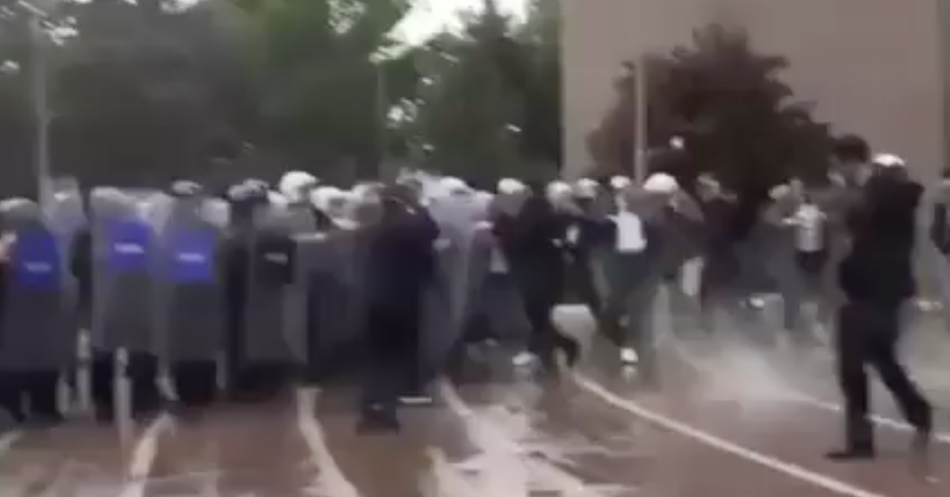 Starcia przed siedzibą tureckiej opozycji w Ankarze