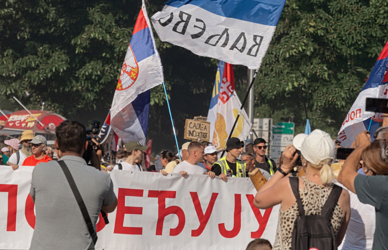 protesty w Serbii