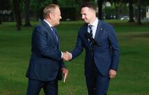 Od pierwszego dnia Szłapka stara się dorównać Tuskowi. Czy pokona mistrza?