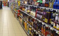 półki z alkoholem