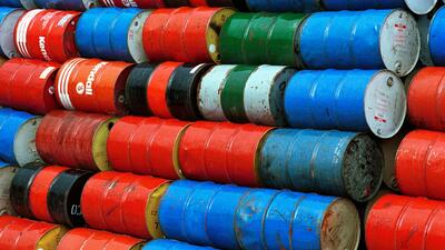 Ceny ropy na giełdzie paliw w Nowym Jorku ostro nurkują po tym, jak kraje OPEC+ zgodziły się na kolejne znaczne zwiększenie dostaw surowca