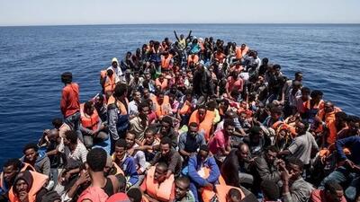 rekordowy napływ nielegalnych imigrantów na Wyspy Brytyjskie