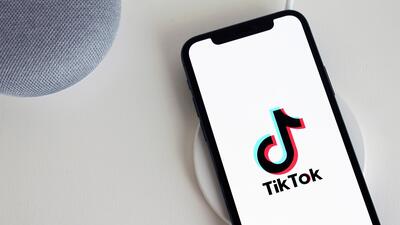 TikTok zwalnia ludzi, by zastąpić ich AI