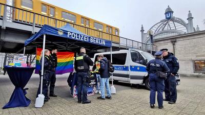 stoisko informacyjne Akademii Policyjnej w Berlinie