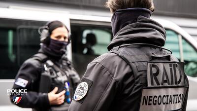 Francuscy policjanci z elitarnej jednostki kontrterrorystyczno-ratunkowej RAID