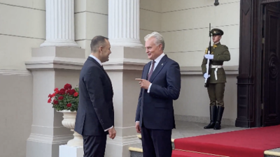 Prezydent Karol Nawrocki powitany w Wilnie