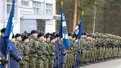 swastyka na flagach fińskiego wojska