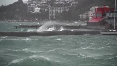 burza u wybrzeża Nowej Zelandii