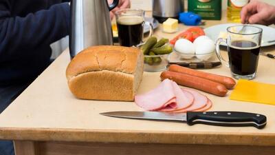 nóż przy śniadaniu