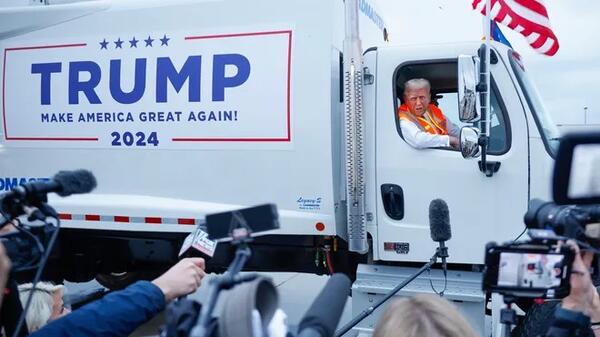 Donald Trump w śmieciarce