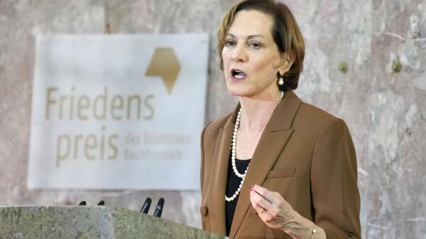 Anne Applebaum