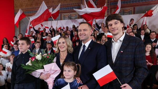 HIT!„Super Express” zrobił drugą sondę, bo wygrał Nawrocki. W drugiej... też wygrał