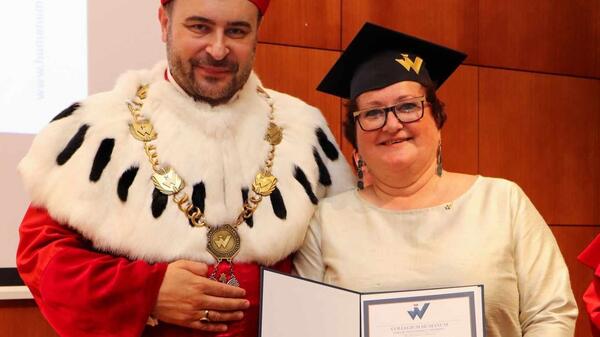 Prezydent Pruchniewska odbiera dyplom MBA