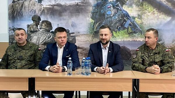 Polityczny „lans” na tle wojska? Hołownia i Kosiniak-Kamysz w ogniu ostrej krytyki