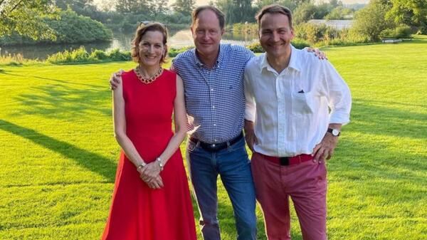 Anne Applebaum, Mark Brzezinski, Radosław Sikorski