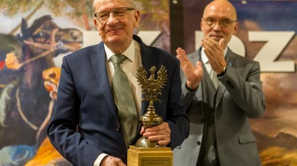 Laureatem zeszłorocznej edycji był prof. Wojciech Roszkowski. Obok niego stoi: prof. Andrzej Nowak, m. in. autor monumentalnych Dziejów Polski