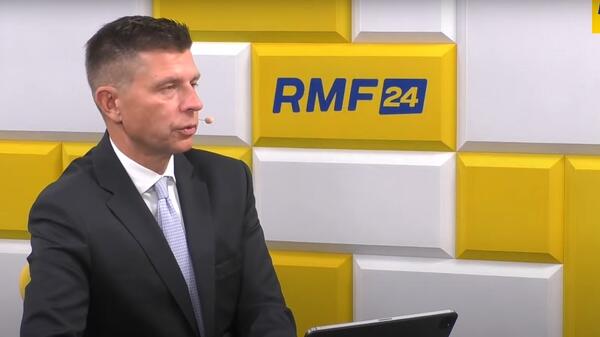 Oburzenie po słowach Petru o powodzianach: „Co im po przeprosinach, kiedy marzną?”