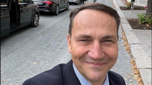 Sikorski o "skasowaniu" tarczy antyrakietowej