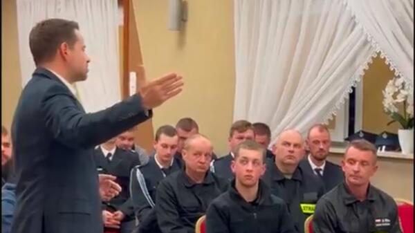Rafał Trzaskowski i strażacy