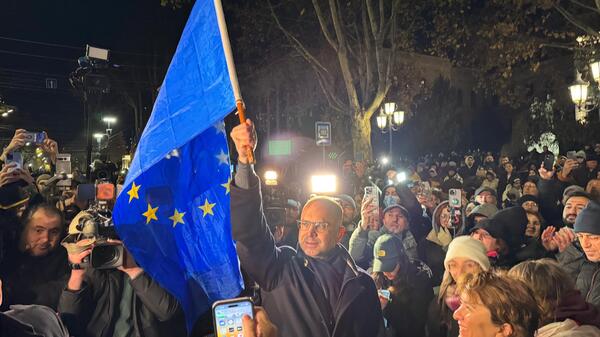 europoseł z polskim paszportem Michał Szczerba