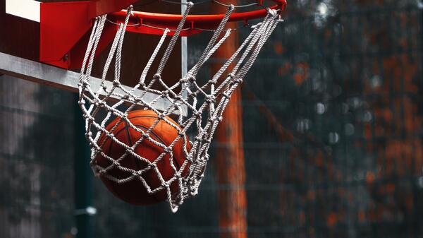 Golden State Warriors, New York Knicks i Los Angeles Lakers są najbogatszymi klubami w koszykarskiej lidze NBA