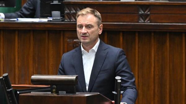 Nitras apeluje do Dudy. Mocna odpowiedź: „Chcesz parytetów, a w resorcie masz samych mężczyzn”