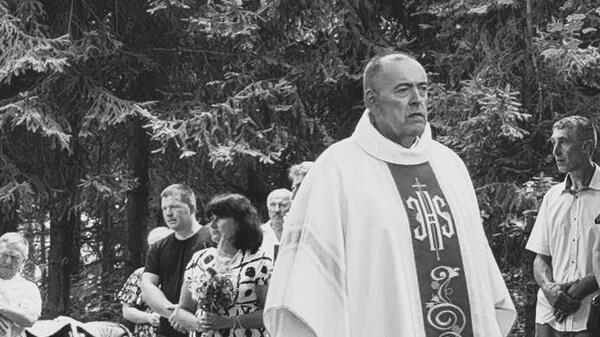 proboszcz Mniowa ks. Tadeusz Bielecki