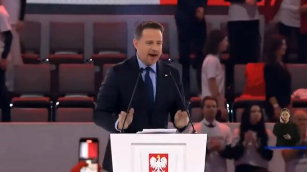 Trzaskowski krzyczy „Zwyciężymy”, a tłum… wychodzi