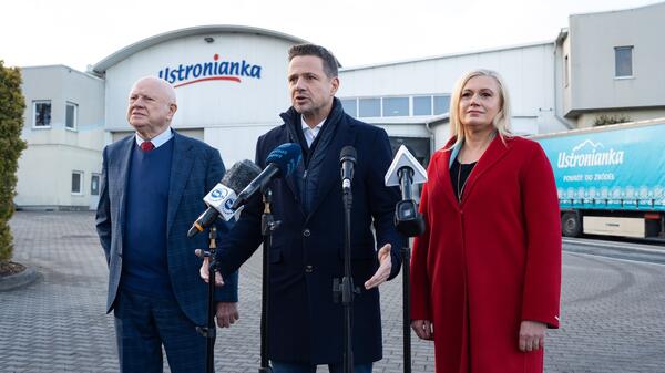 Rafał Trzaskowski z wizytą w „Ustroniance”. Internauci wprost: „Pocałunek śmierci dla marki”