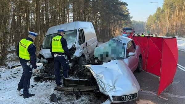Makabryczne zderzenie pojazdów. Kierowca osobówki bez szans