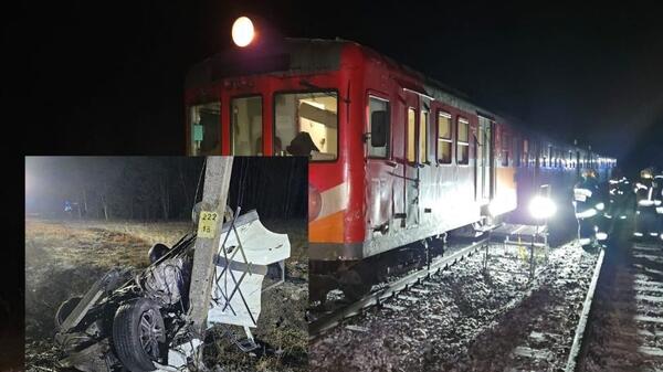 Zderzenie pociągu z samochodem na przejeździe kolejowym
