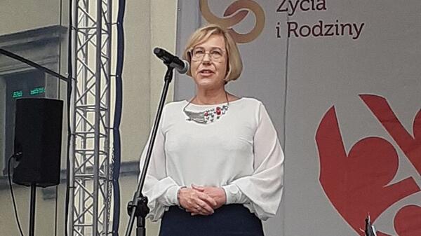 Zdaniem byłej kurator, sytuacja, z jaką mamy obecnie do czynienia w polskiej oświacie, uderza w fundamenty edukacji