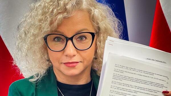 Katarzyna Kotula jeszcze niedawno deklarowała, że w 2016 roku, ukończyła studia magisterskie na Uniwersytecie Adama Mickiewicza w Poznaniu