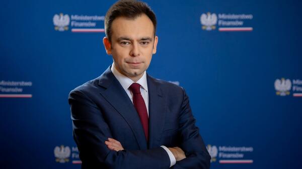 Domański nadal przeciąga sprawę, nie wypłacając należnych Prawu i Sprawiedliwości środków