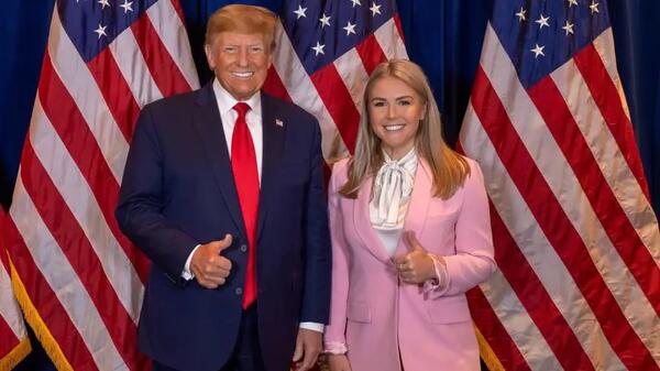 Donald Trump i Karoline Leavitt