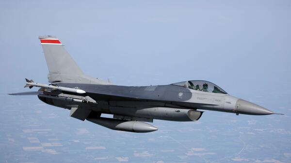 myśliwiec KF-16