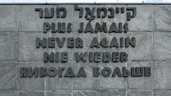 tablica w Dachau