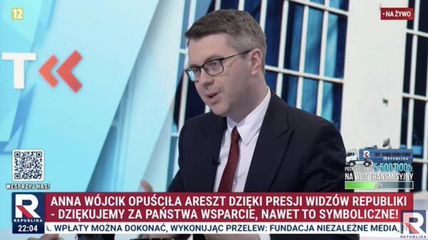 Piotr Müller zestawił bezduszne zachowanie prześladowców trzymanej przez dwa miesiące w areszcie pani Anny, którą pozbawiono kontaktu z niepełnosprawnym dzieckiem, co mogło zakończyć się tragedią, z empatią okazywaną przez koalicję 13 grudnia Ryszardowi Cybie, zwyrodniałemu mordercy