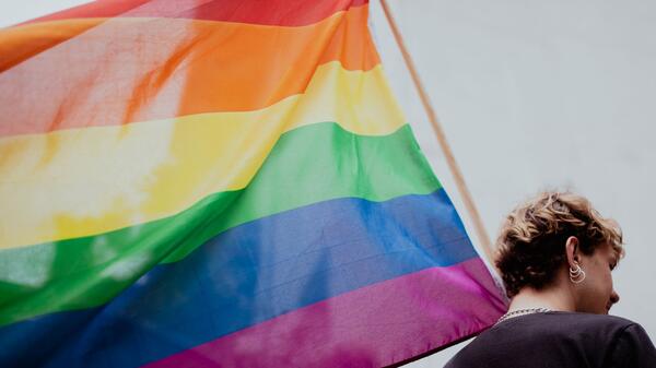 Obecność w podstawie programowej edukacji zdrowotnej treści nawiązujących do postulatów ruchu LGBT stwarzać będzie sposobność organizowania zajęć edukacji zdrowotnej z udziałem aktywistów tych środowisk, wbrew woli i wiedzy rodziców uczniów