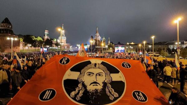 Jedna z najstarszych flag prawosławnych została sfotografowana, podczas przemówienia Putina, na placu Czerwonym